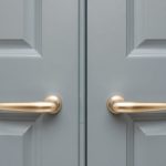 Ручки к входным дверям: как выбрать надежную, удобную и красивую фурнитуру